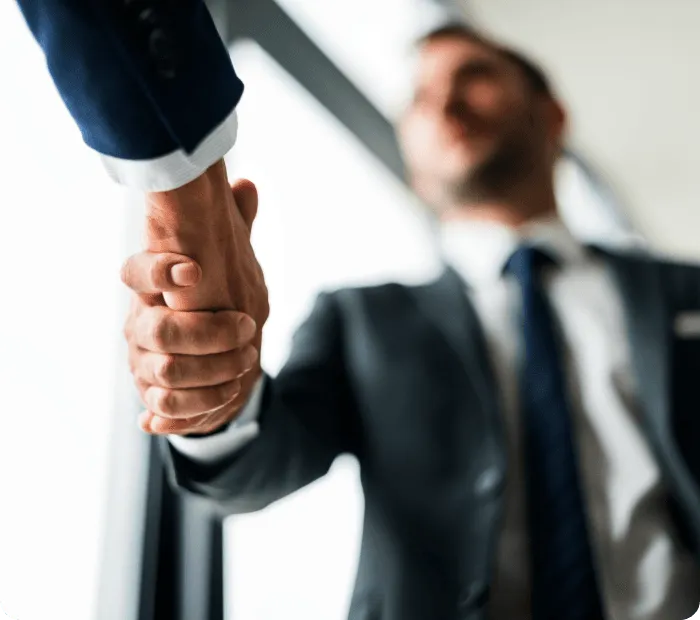 Ayudamos a nuestros clientes a hacer realidad sus proyectos, con transparencia, calidad y eficiencia.