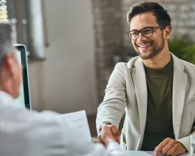 Ayudamos a nuestros clientes a hacer realidad sus proyectos, con transparencia, calidad y eficiencia.